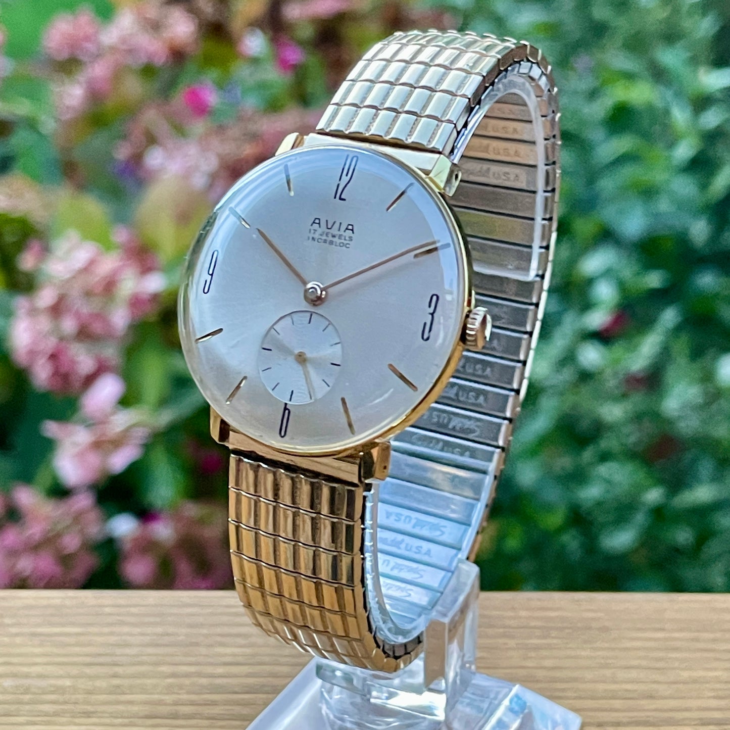 Classic Vintage Avia Dress Watch 1970s
