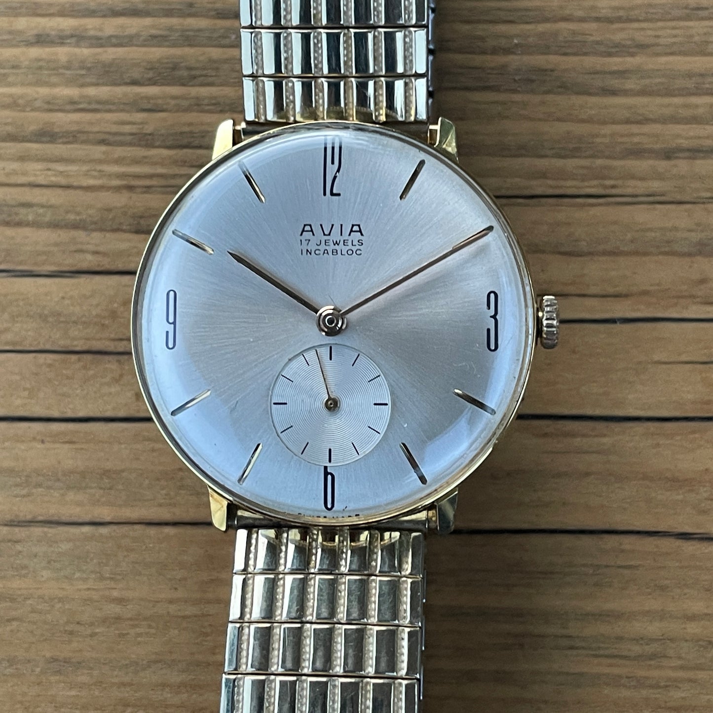Classic Vintage Avia Dress Watch 1970s