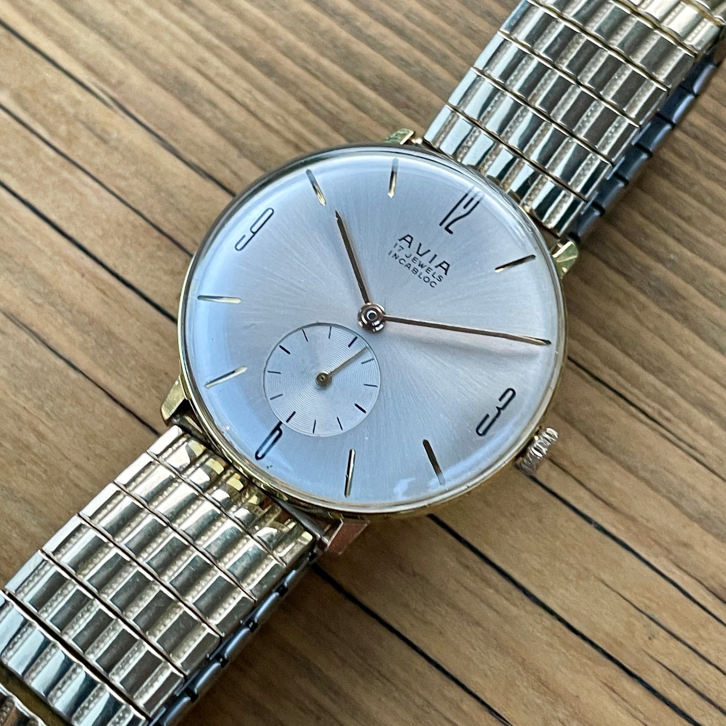 Classic Vintage Avia Dress Watch 1970s