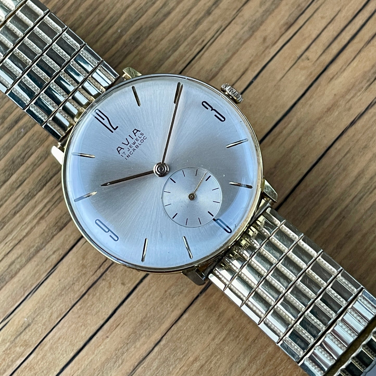 Classic Vintage Avia Dress Watch 1970s