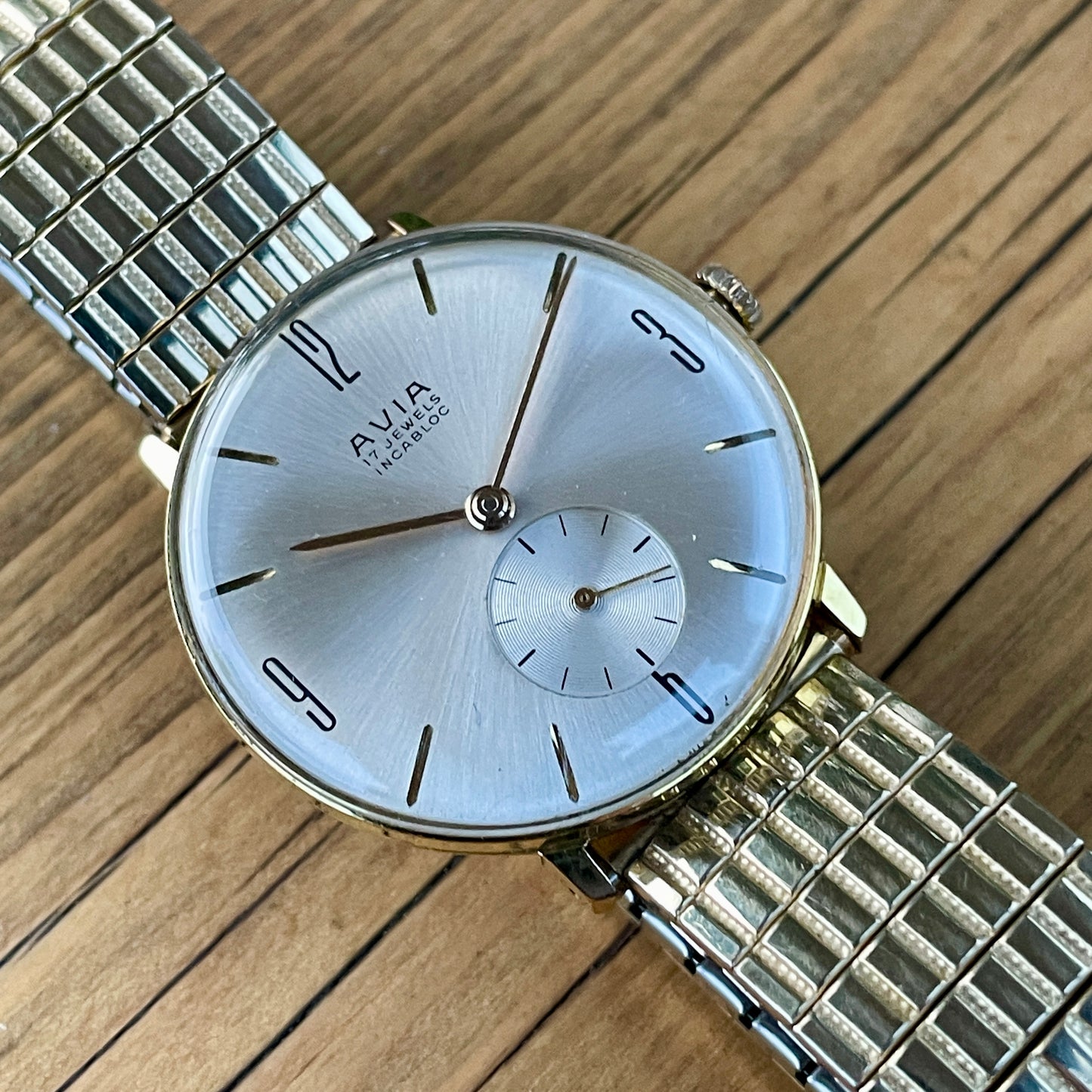 Classic Vintage Avia Dress Watch 1970s