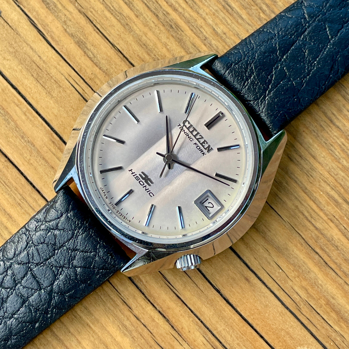 Buffalo Unstitched Leather Strap Infinity Edge