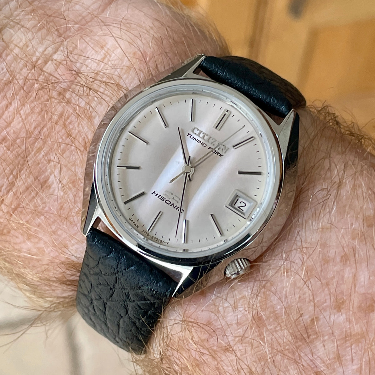 Buffalo Unstitched Leather Strap Infinity Edge