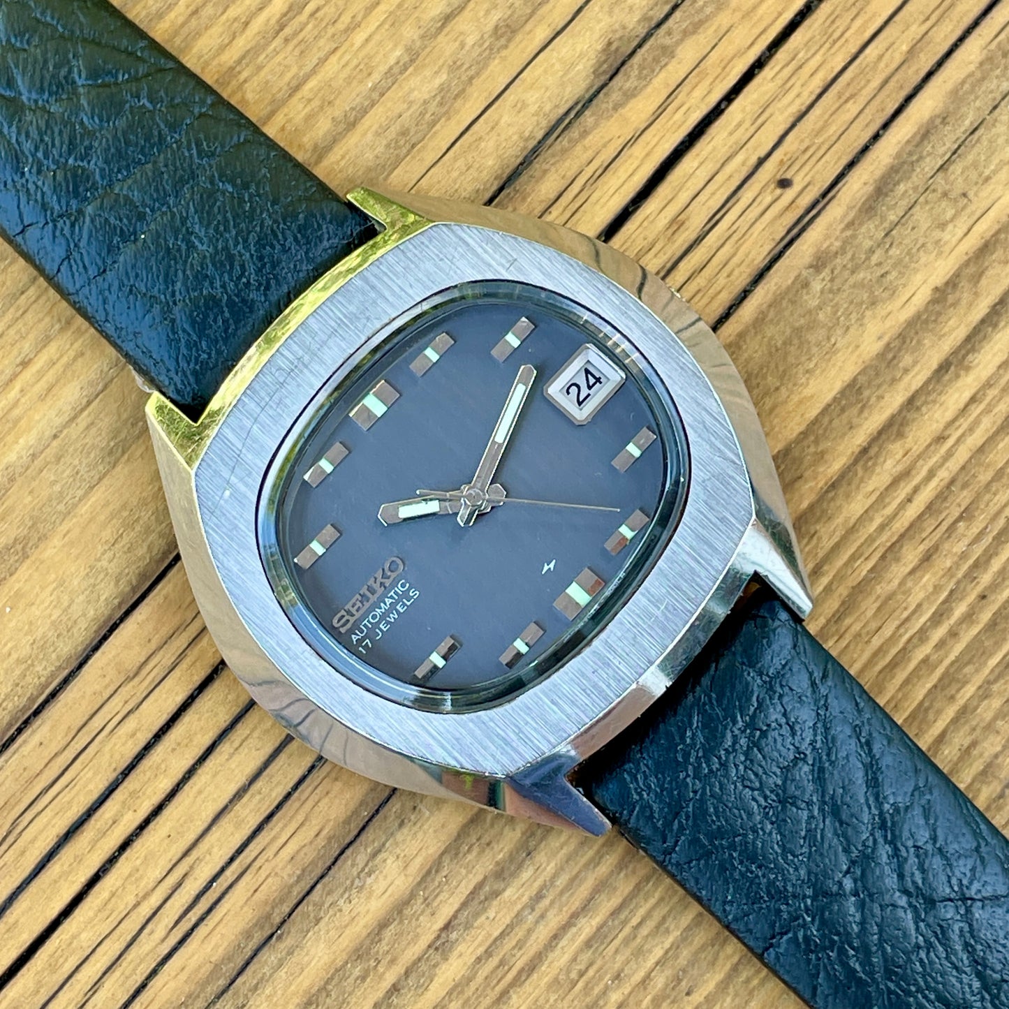 Seiko Automatic December 1976  7025-5000
